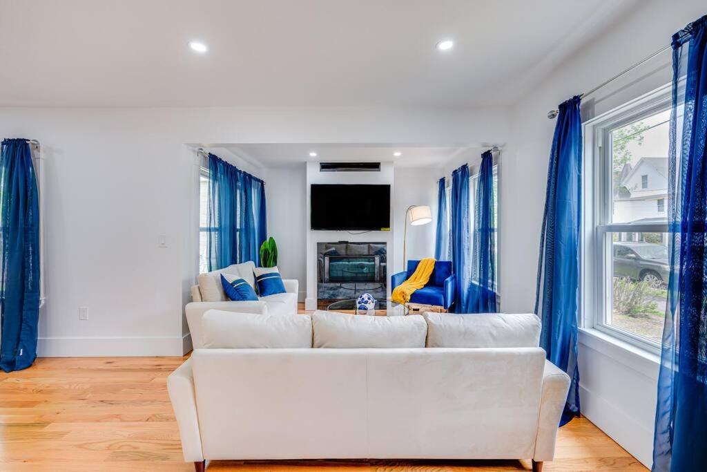 Modern Red Door Haven +5Mins To Boston Apartment Milton Ngoại thất bức ảnh