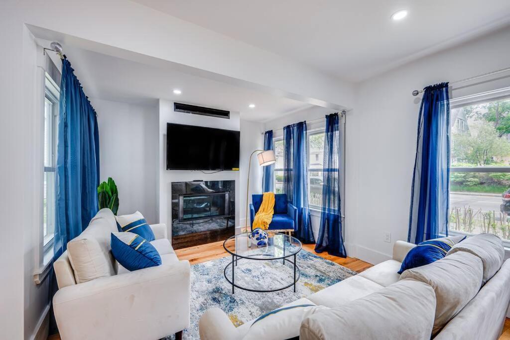Modern Red Door Haven +5Mins To Boston Apartment Milton Ngoại thất bức ảnh