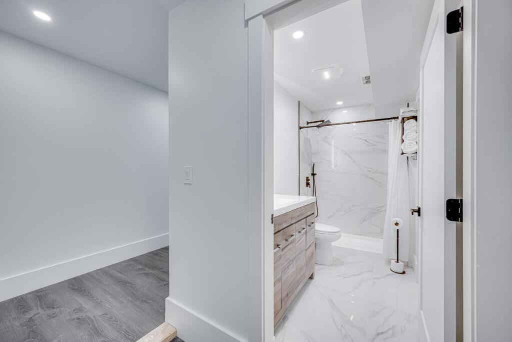 Modern Red Door Haven +5Mins To Boston Apartment Milton Ngoại thất bức ảnh