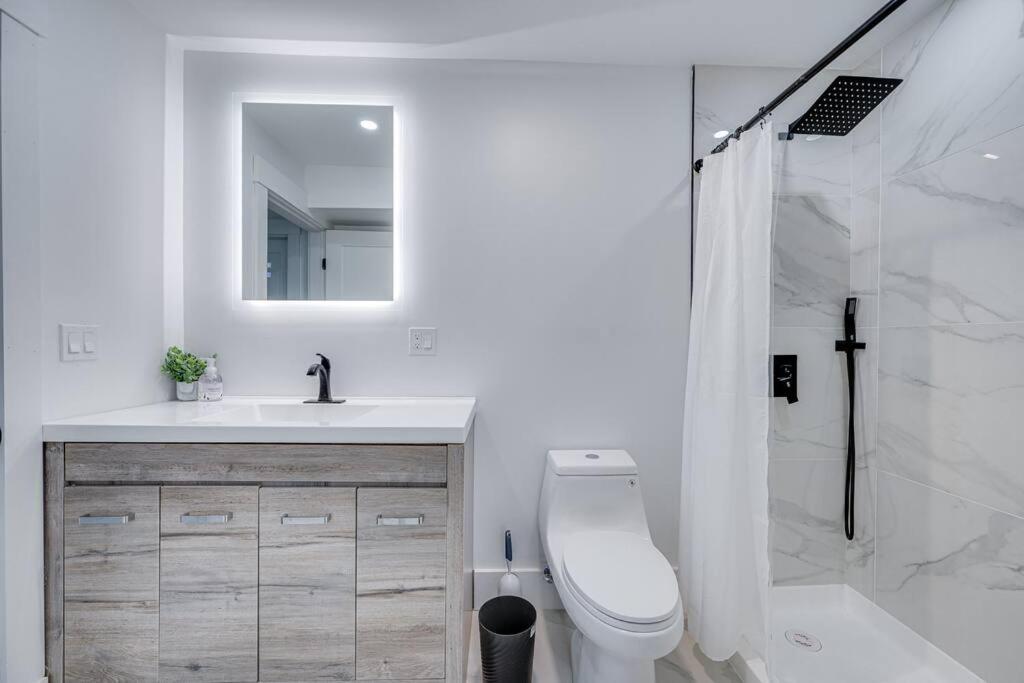 Modern Red Door Haven +5Mins To Boston Apartment Milton Ngoại thất bức ảnh