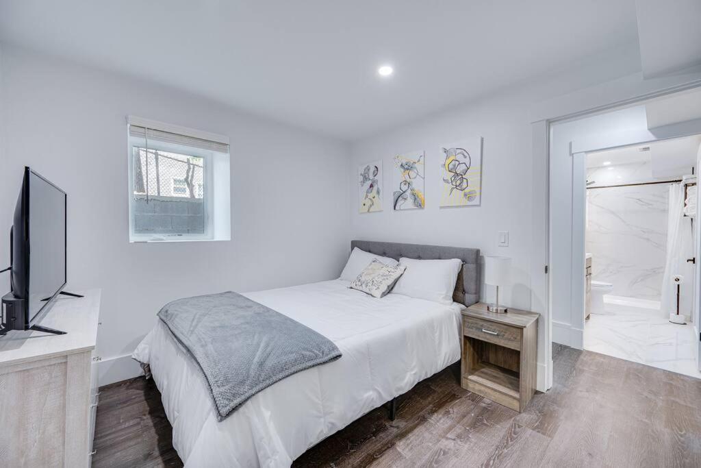 Modern Red Door Haven +5Mins To Boston Apartment Milton Ngoại thất bức ảnh
